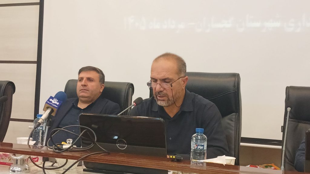 فرماندار گچساران در نشست روز خبرنگار: میان رسانه‌ها تبعیض قائل نمی‌شوم؛ انعکاس خدمات دولت، راه امیدآفرینی در جامعه است