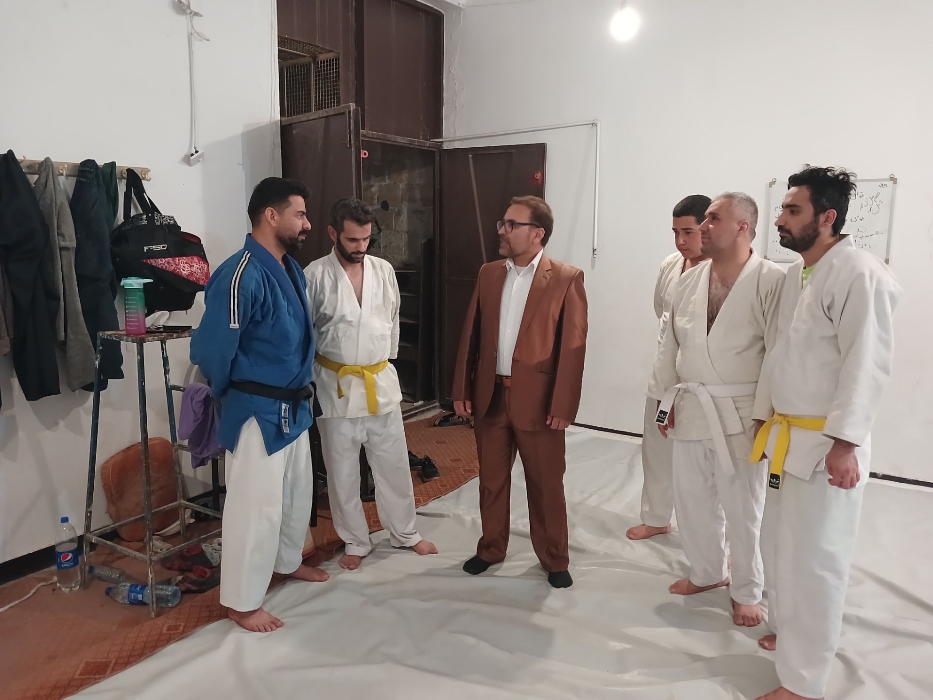 سرپرست اداره ورزش و جوانان با توجه به در پیش بودن روز جهانی نابینایان به دیدار این قشر رفت و از نزدیک مشکلات آنان را بررسی کرد.
