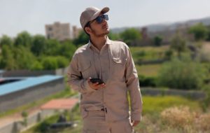 سید مهدی رضا موسوی فرماندهی قرارگاه فرهنگی جهادی صالحون: به جمیع نیروها و مجموعه های وابسته به قرارگاه راهبردی صالحون دستور می‌دهم با حمایت و حفاظت از دکتر ستار هدایت‌خواه، نقشه‌های دشمن را نقش بر آب کنید!